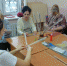 Участники программы «Активное долголетие» из Рузского городского округа изучают плетение изделий из газетных трубочек - Управление соцзащиты населения