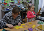 В ДК Дорохово состоялся мастер-класс «Новогодние украшения из глиттерного фоамирана»