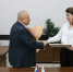 Жительница Рузского округа Нелли Александрова получила сертификат на покупку жилья из рук главы - РузаРИА