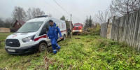 Спасатели вытащили машину скорой помощи, застрявшую на дороге в Рузском округе - Regions.Ru