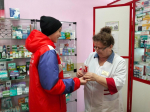 В Космодемьянском волонтёры поздравляли женщин на улице