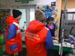 В Космодемьянском волонтёры поздравляли женщин на улице