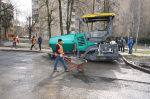 Александр Горбылёв проинспектировал ход ямочного ремонта дворовых территорий в Рузе